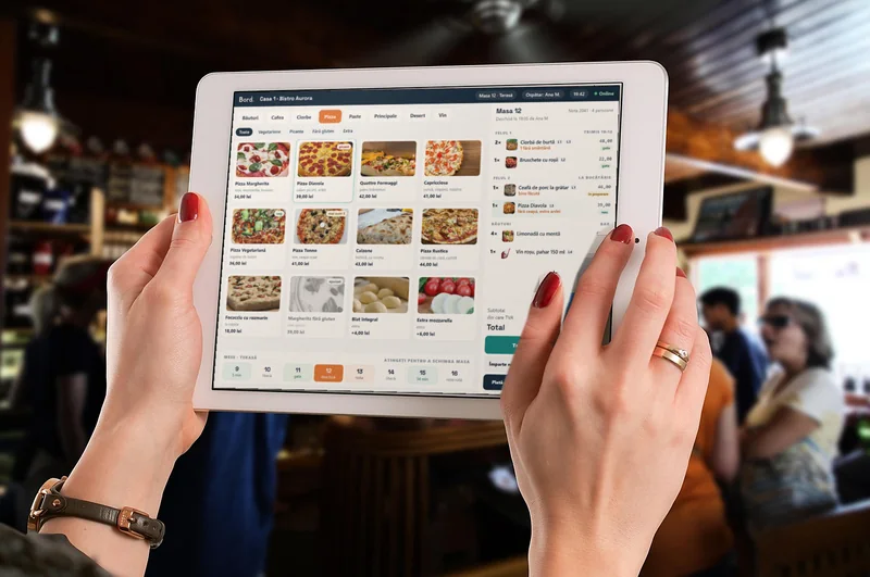 Tabletă cu casa Bord într-un restaurant